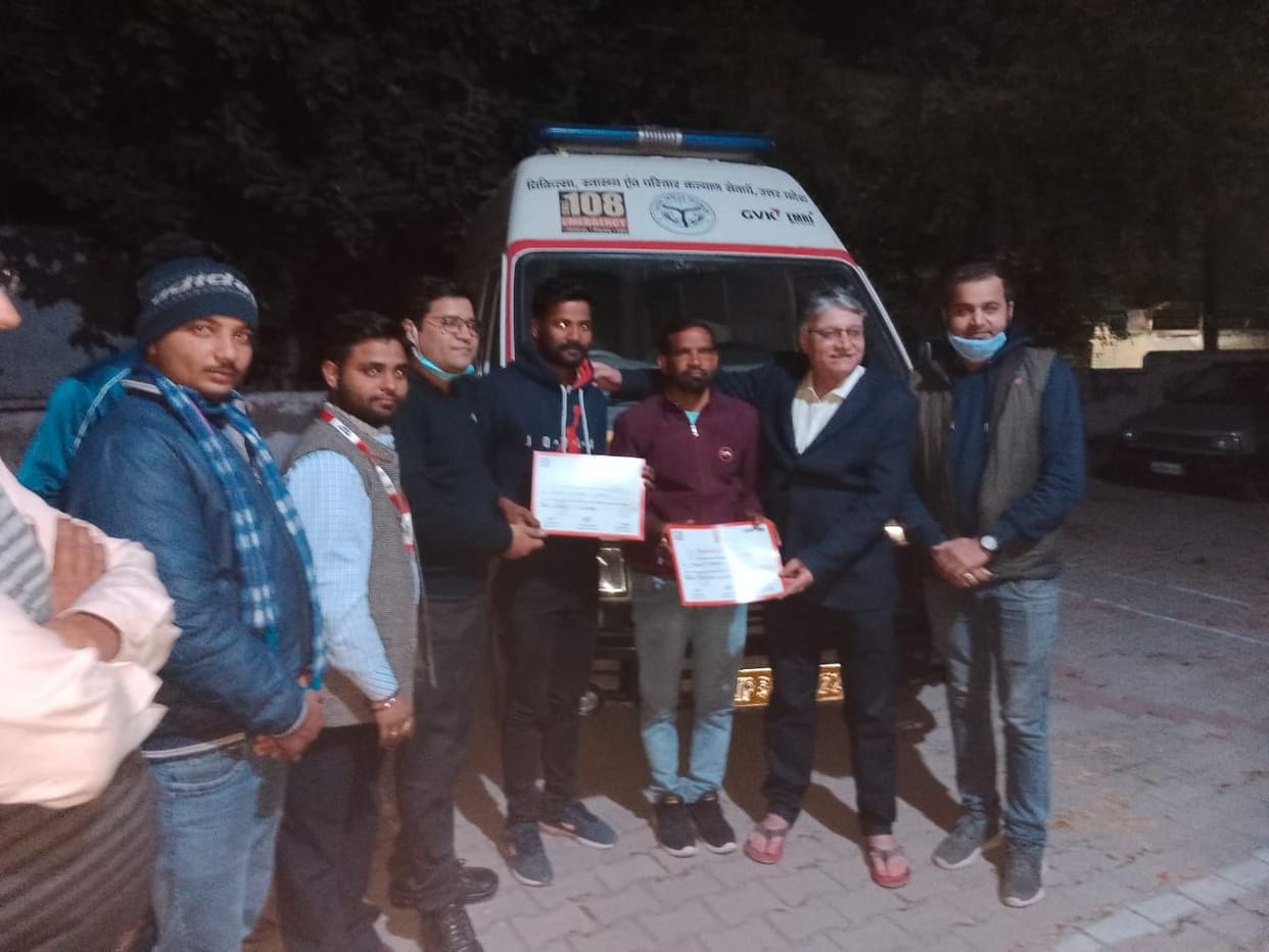 ambulance,hospital,police,woman,CMO