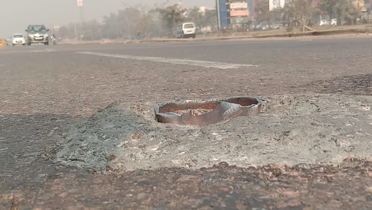 Farmers cut off buried iron pipes on NH-44 from two inches above, danger of accident