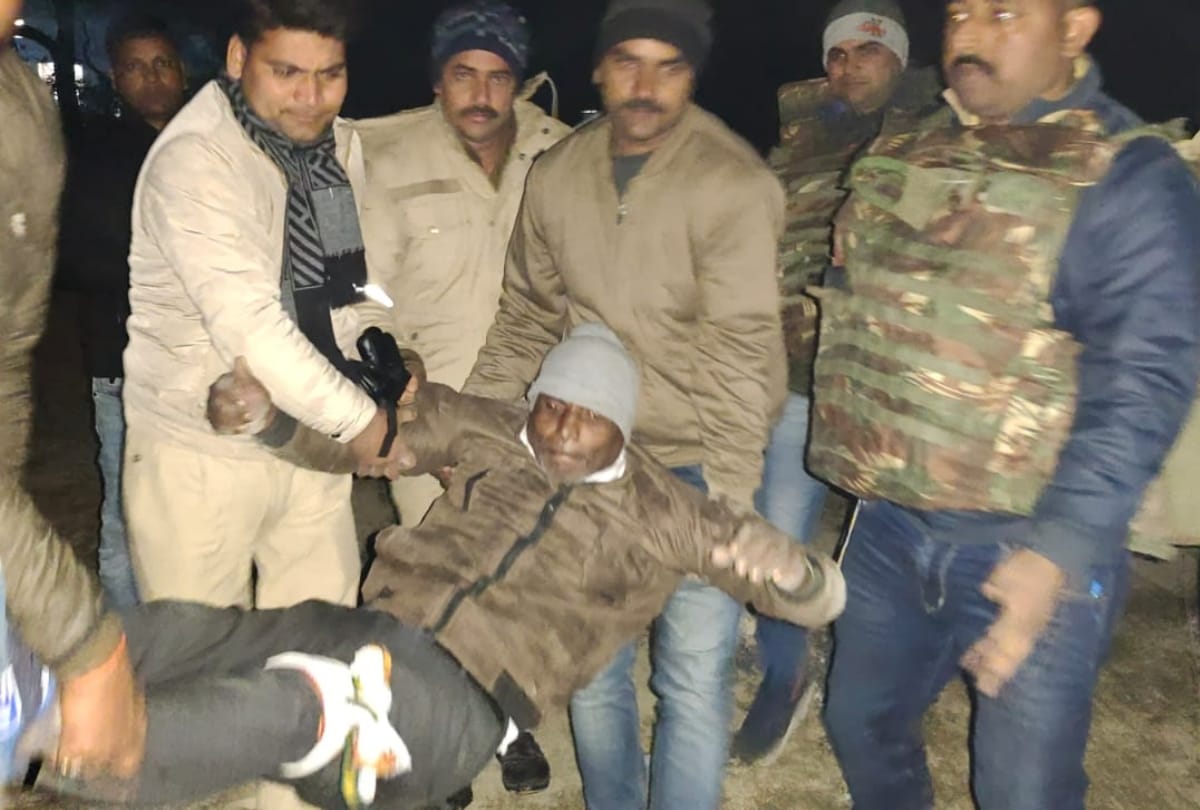 Police encounter in Bikapur in Ayodhya.