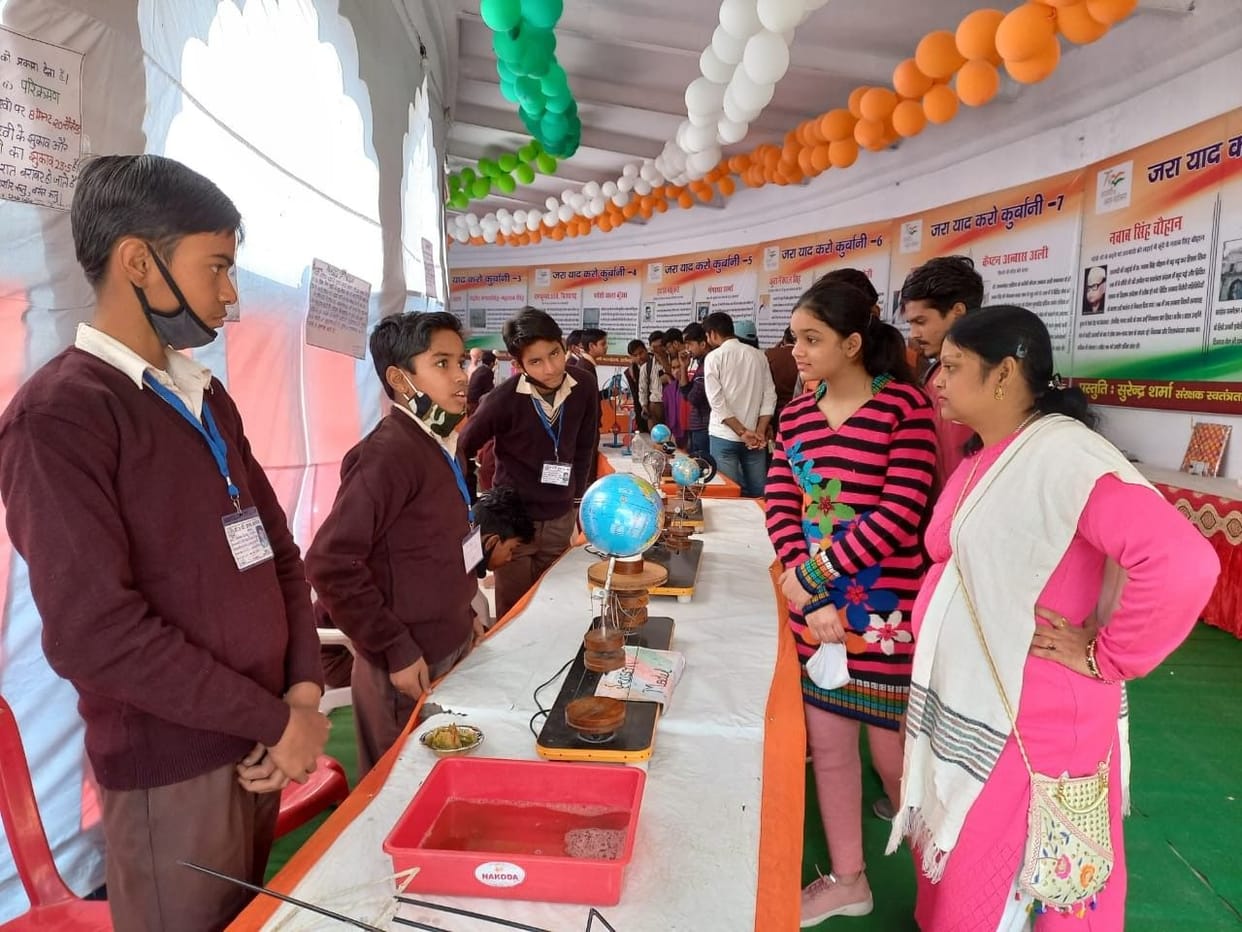 Aligarh: Artifacts and models of science attracting everyone