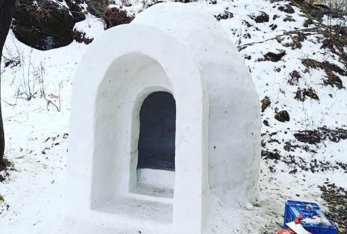 Igloo built for tourists at an altitude of more than 10 thousand feet at jalodi pass kullu himachal