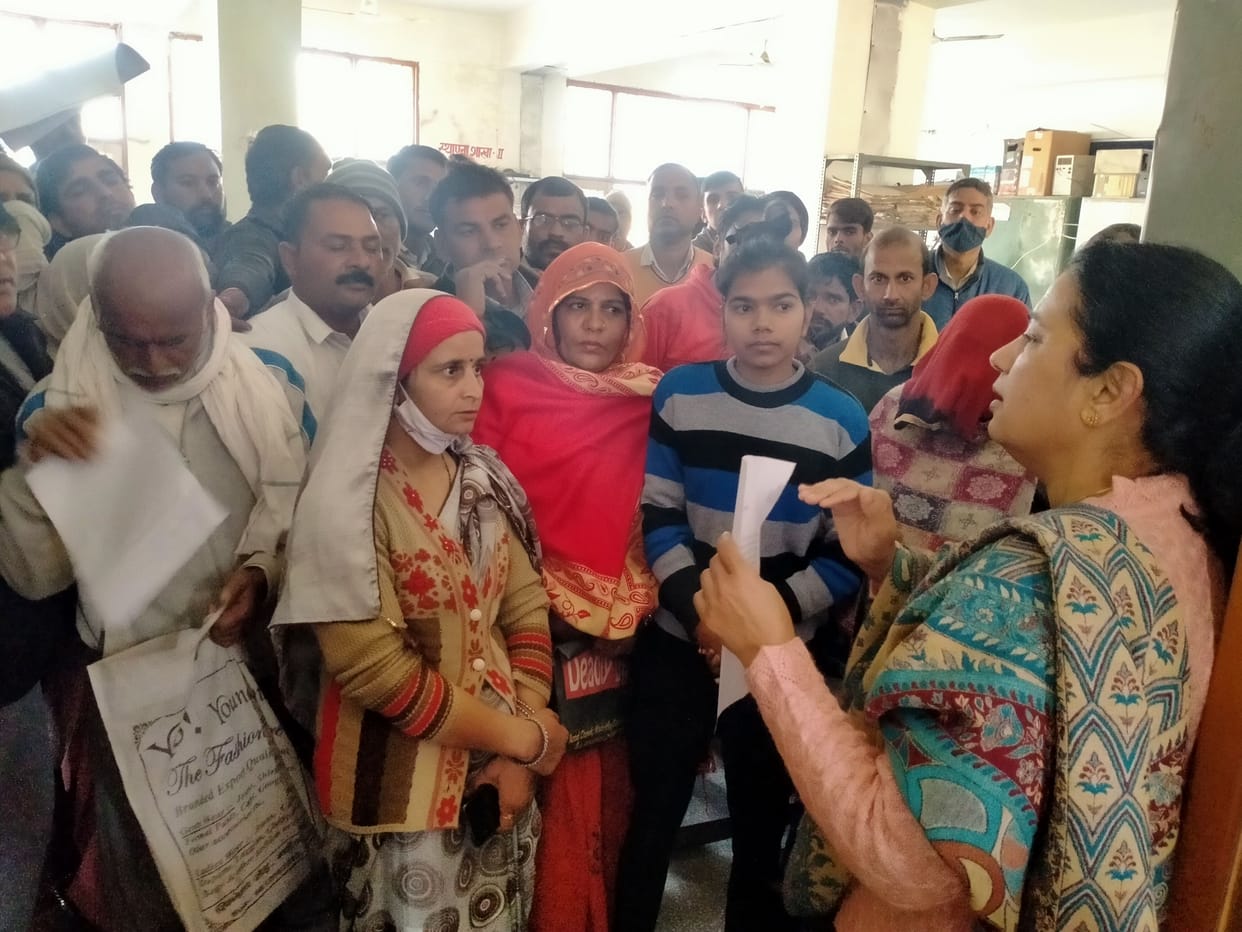 Rule 134A: Last date of admission today, parents are making rounds of private schools and BEO offices