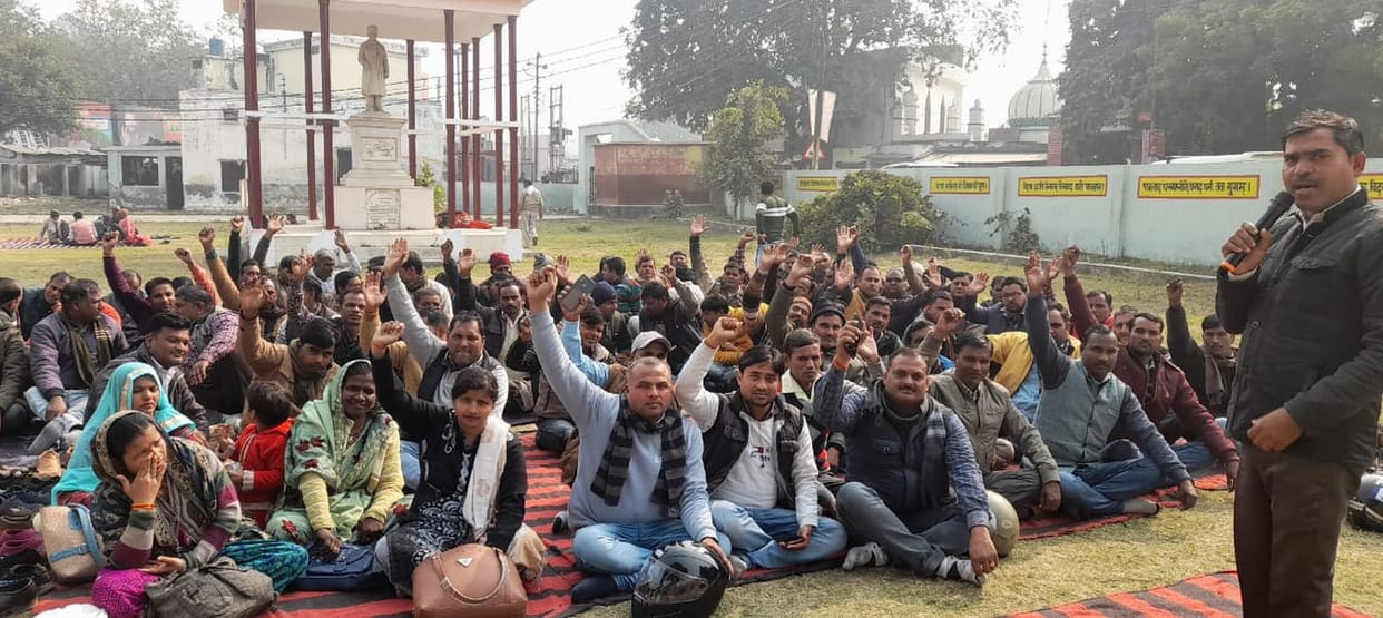 Employment servants staged a sit-in at Malviya's residence