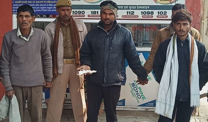 fathepur news,Arrested with three vicious bombs