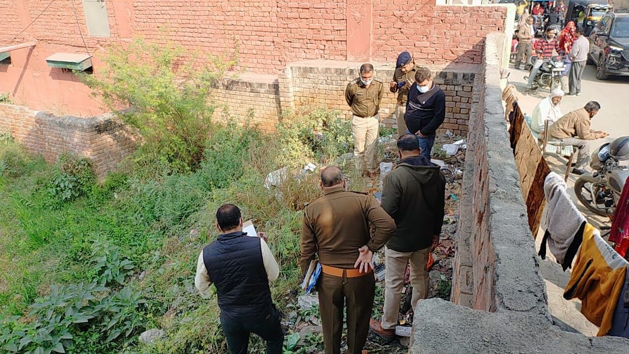 Fetus found in Jagjivan Nagar plot, police engaged in investigation