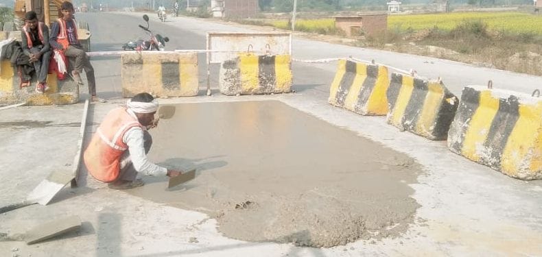 fathepur news,Speed breakers built on both lanes of the highway, pit filled