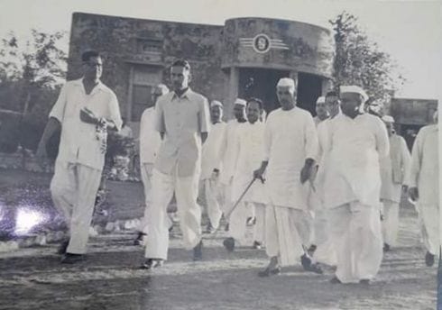 Special on the birth anniversary of Chaudhary Charan Singh: Chaudhary Sahib used to consider the suffering of farmers as his own
