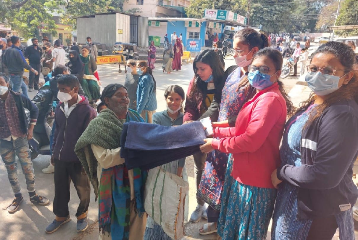 MP Junior doctors strike: Juda's strike reached in the third day, distribute blankets to the poor laborers working in the hospital