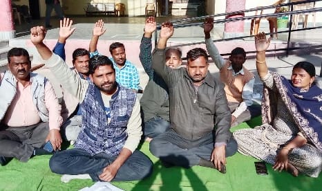 Municipality members sitting on dharna demanding cancellation of e-tender