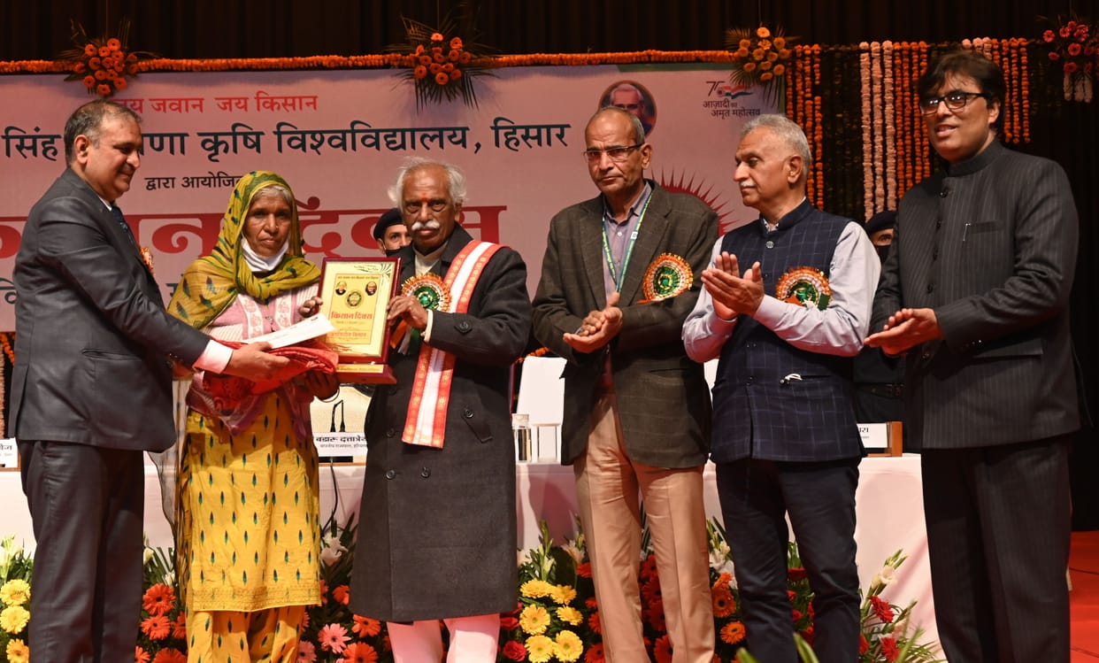 From illiterate to B.Com, women farmers are handling agriculture