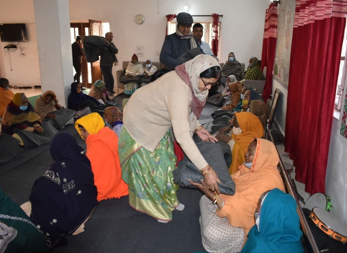 Mathura: Help reached the helpless, got the support of blankets and warm clothes