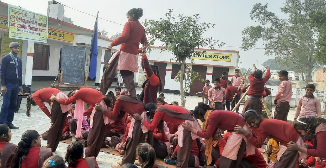 Trainees learned to make tents and human bridges