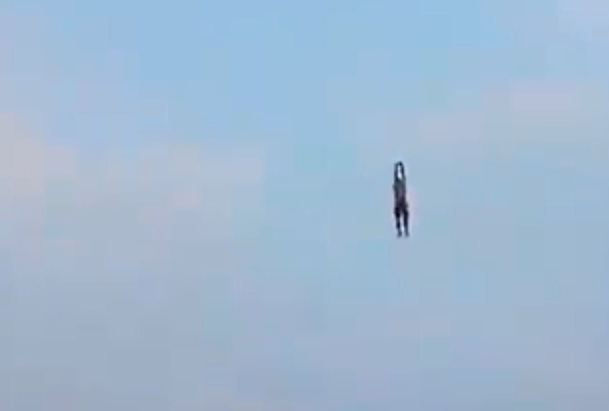 man lifted into the air by giant kite at jaffna srilanka video goes viral on social media