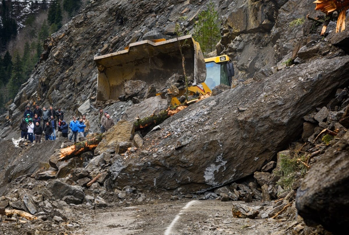 Myanmar More than 100 missing after major landslide in mine