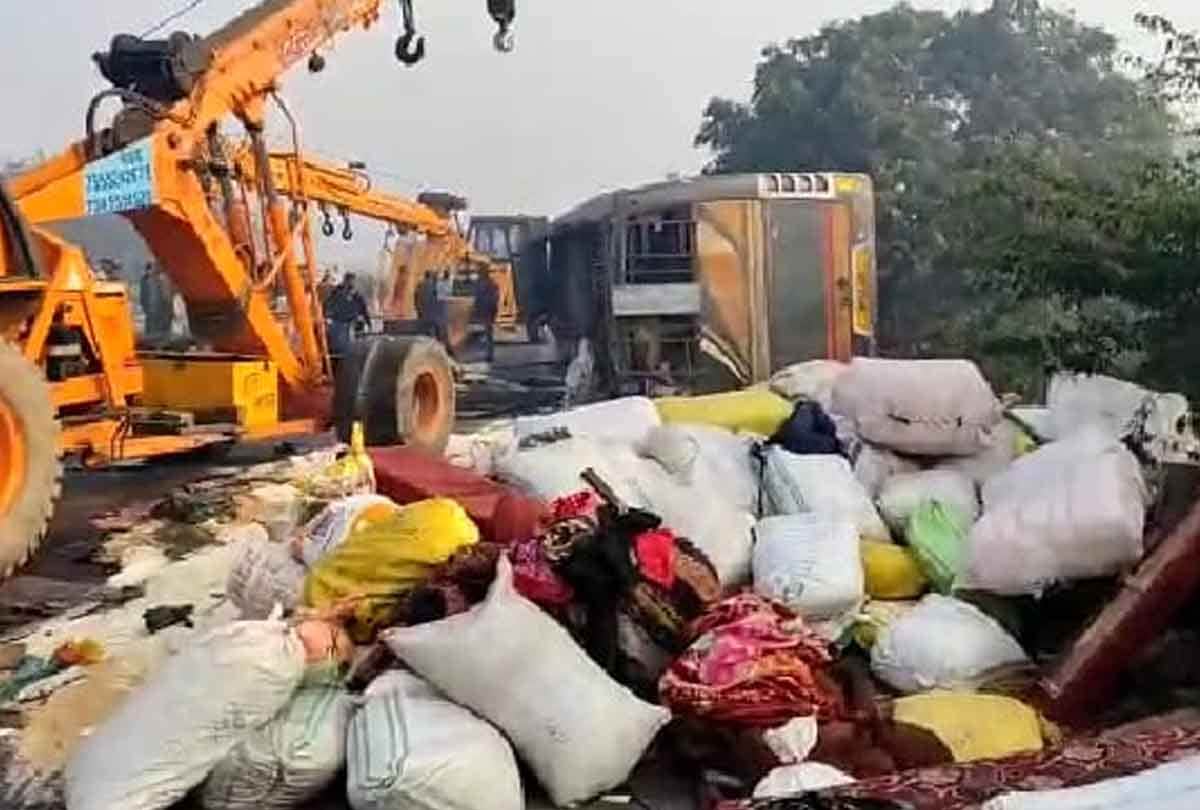 Unnao: Bus going from Siddharth Nagar to Mumbai overturns on highway due to tire burst, 12 passengers injured