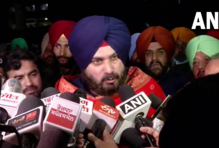 Punjab Congress chief Navjot Singh Sidhu visiting Ludhiana District Court blast victims