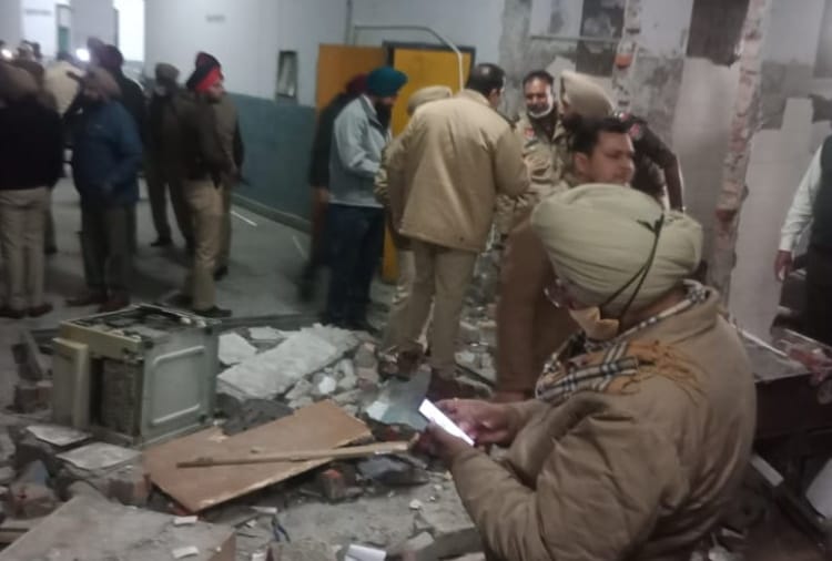 Ludhiana Bomb Blast Explosion in Ludhiana District Court of Punjab