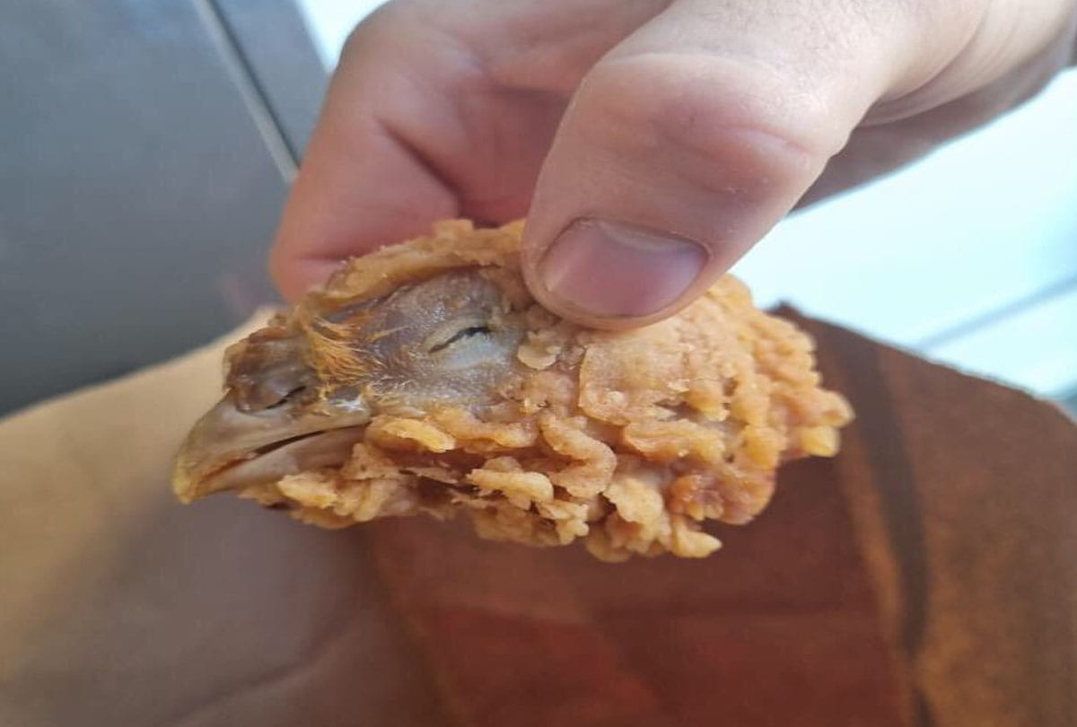 uk woman bought kfc hot wings shocked after saw chicken head inside