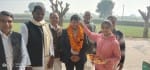 अग्रवाल मंडी टटीरी के सरदार पटेल इंटर कालेज बली में वैज्ञानिक डॉ.रामकरण शर्मा का स्वागत करते हुए