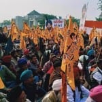 अमृतसर में धरने पर बैठे शिअद कार्यकर्ता।