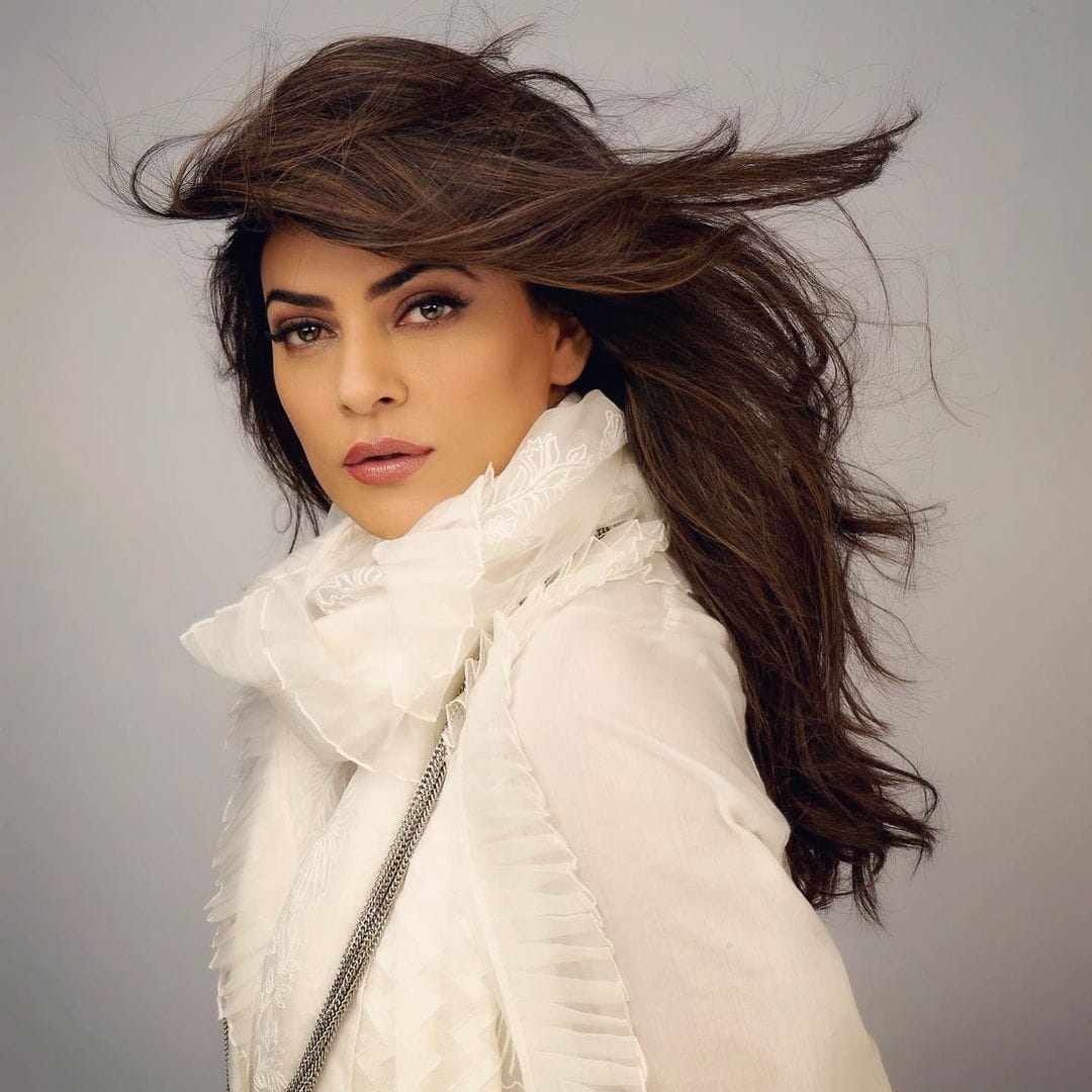 Not only Sonam Kapoor these bollywood celebs alos became victims theft