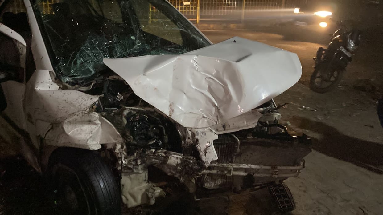 2 cars collided on Hisar road, 4 injured, 1 referee