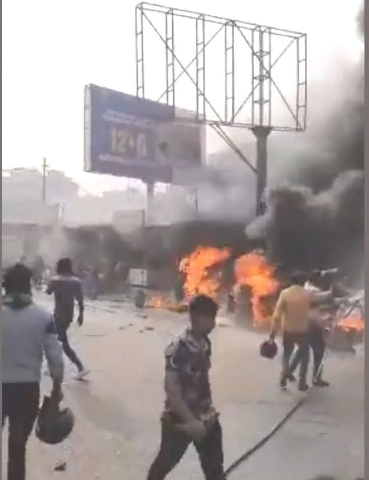 Fierce fire broke out in four shops due to cylinder explosion