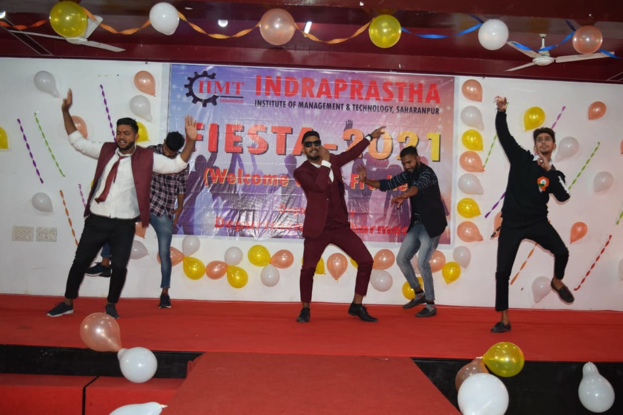 Naman Mr and Neha Pal became Miss Fresher