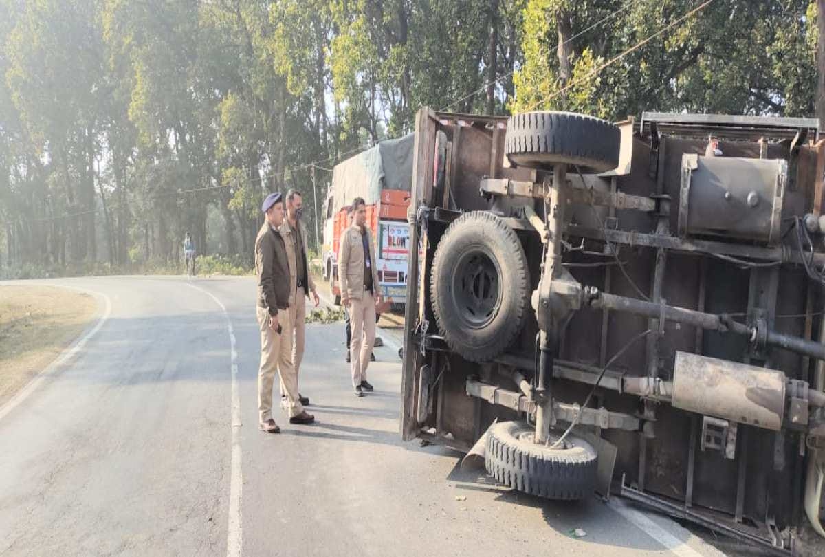 Accident: Truck overturned on highway, two people including driver killed, one injured