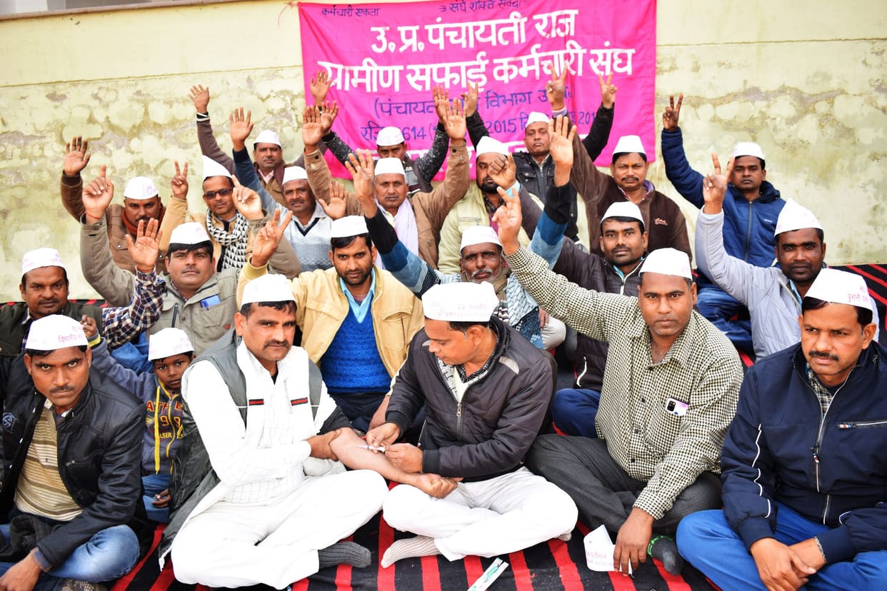Safai Karamcharis sent a demand letter with blood to PM-CM
