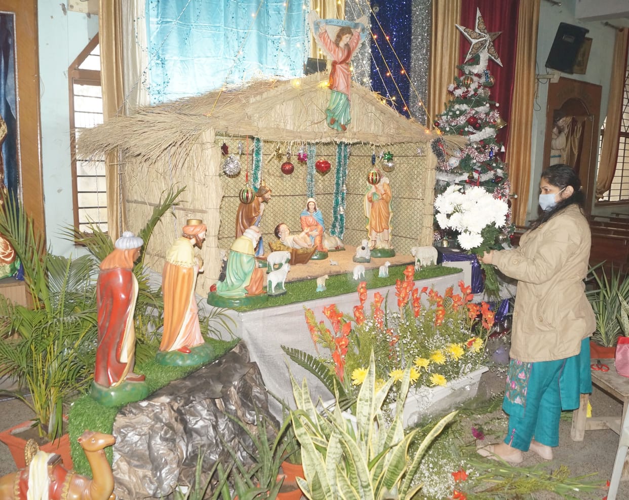 Christmas today, churches and markets of the city decorated, precaution will be taken due to corona, prayer will be done in two shifts