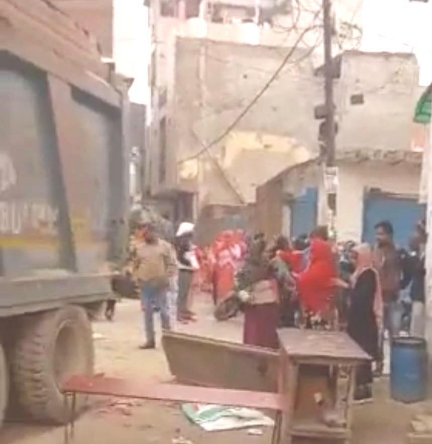 Girl dies after being crushed by dumper, jammed for two hours by keeping dead body