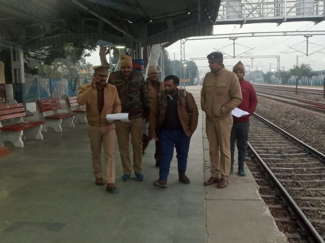 Goods train guard arrested for stealing woman's purse in train