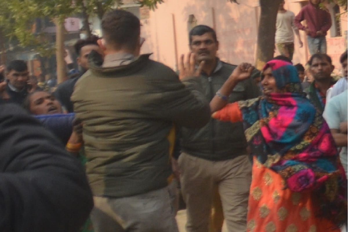 Baghpat News: raid in house of member and villagers have beaten up to employees of forest department