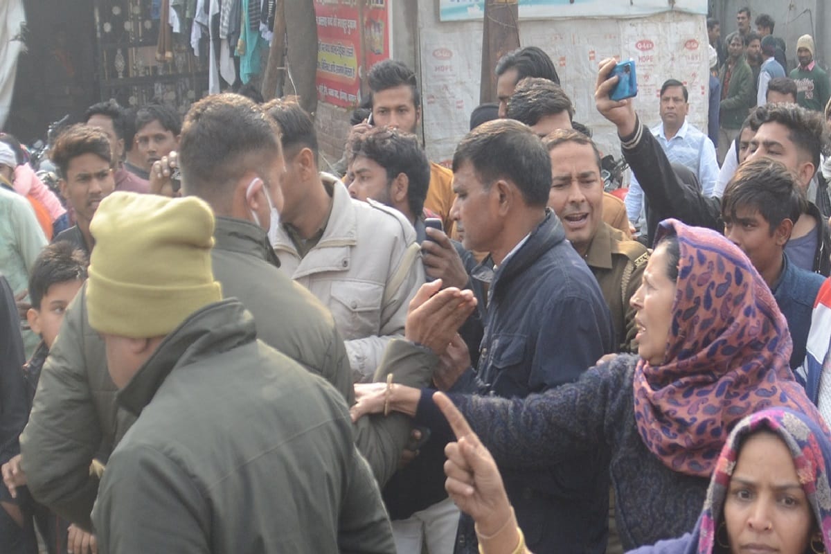 Baghpat News: raid in house of member and villagers have beaten up to employees of forest department