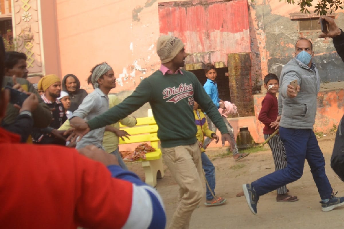 Baghpat News: raid in house of member and villagers have beaten up to employees of forest department