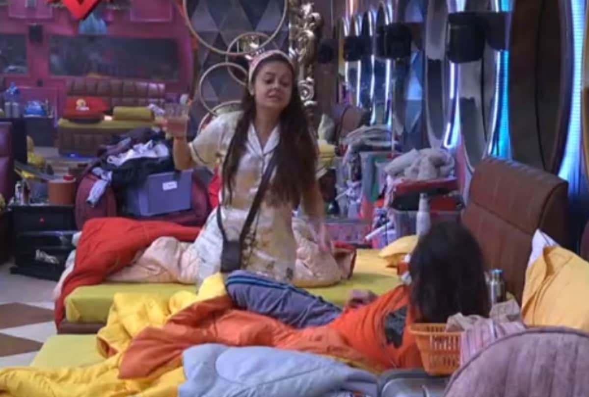 Bigg Boss 15: Devoleena locks herself in the bathroom after a fight with Abhijeet Bichukale vandalizes her fiercely