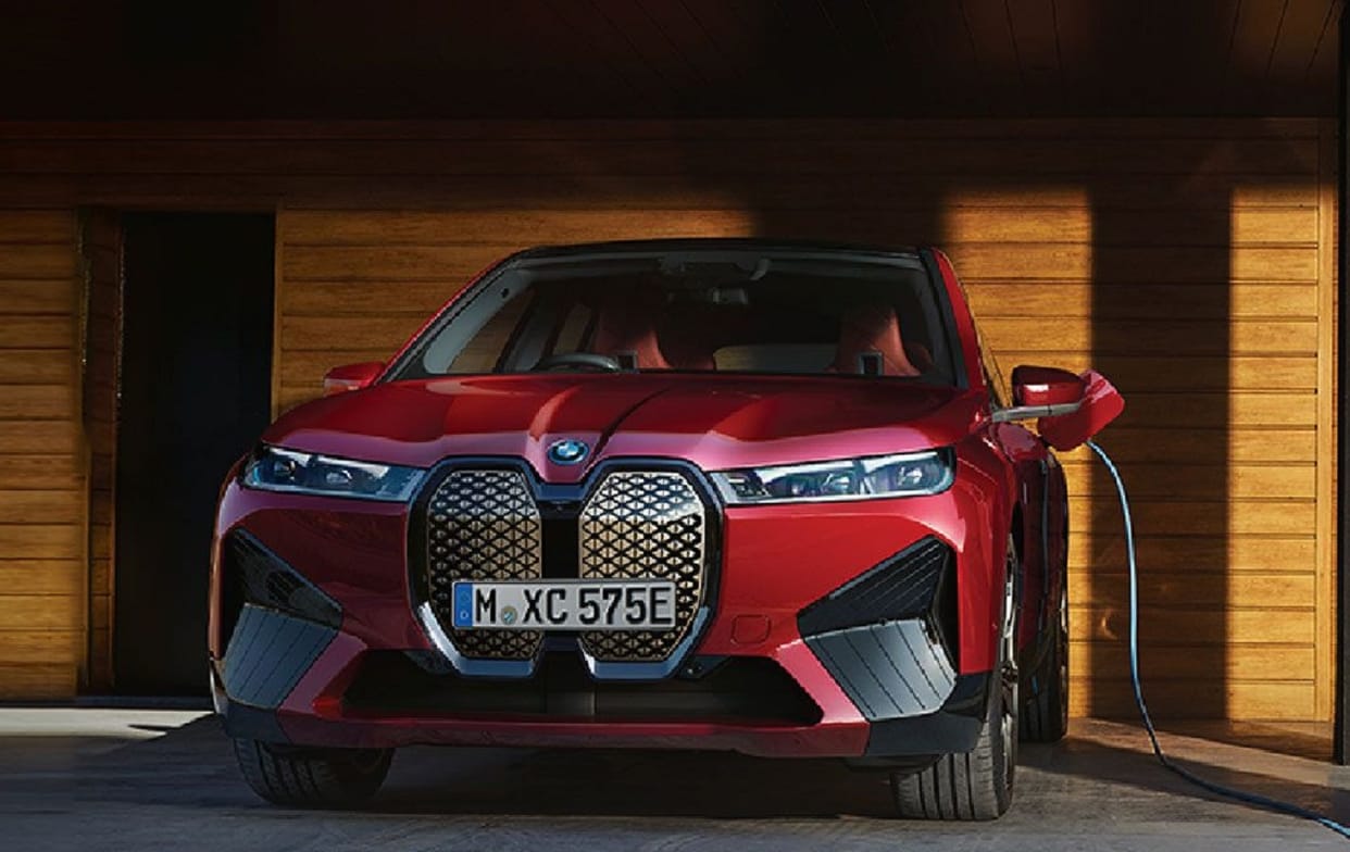 BMW iX driving range BMW iX xDrive50 electric SUV receives official EPA driving range of 521 kms
