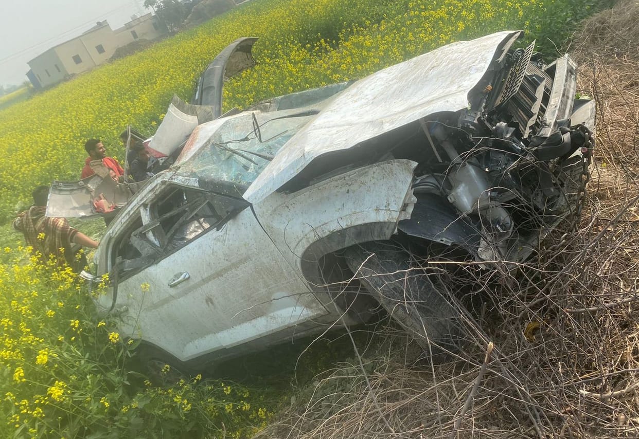 Car overturned as Nilgai came forward, six youths injured