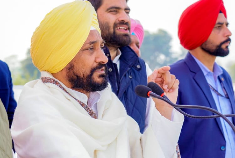 Punjab CM Charanjit Channi announced settlement of loans up to Rs 2 lakh for 1.09 lakh small farmers in Punjab 