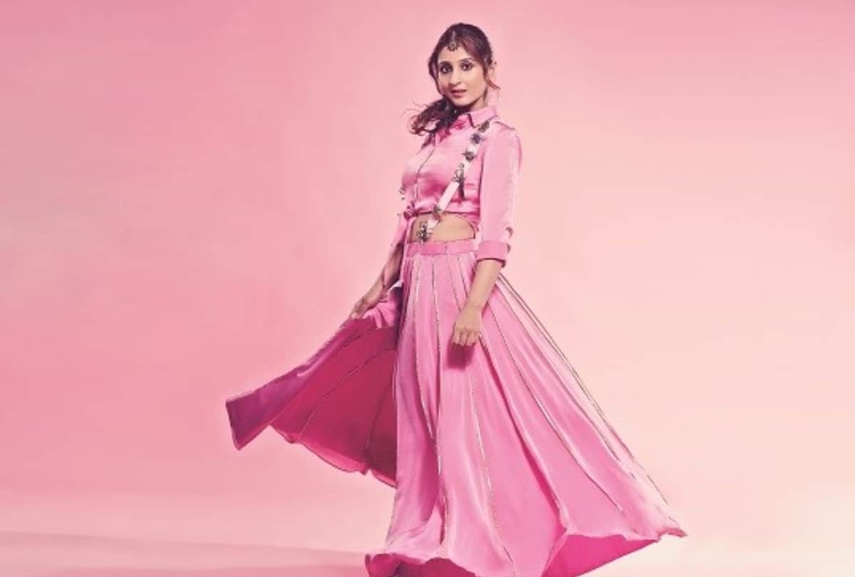 Dhvani Bhanushali birthday and top 5 Songs on youtube