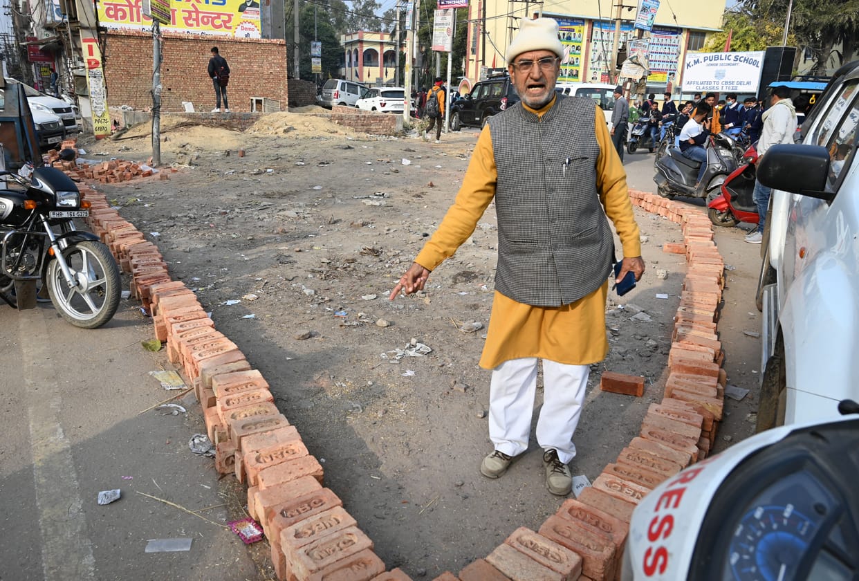 Mafia's eyes on the land worth crores of NAP, occupied by putting bricks