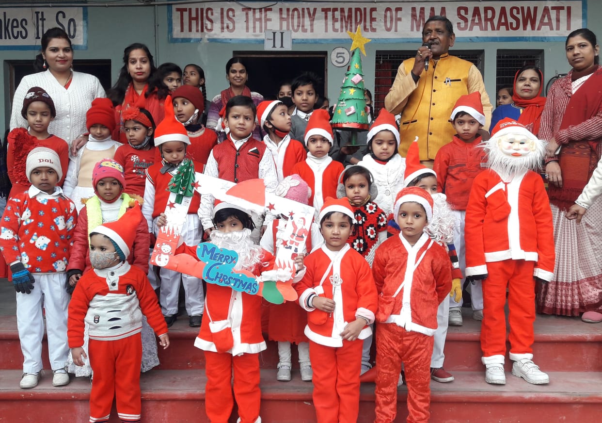 Hathras: People busy in shopping for Christmas, decorated church