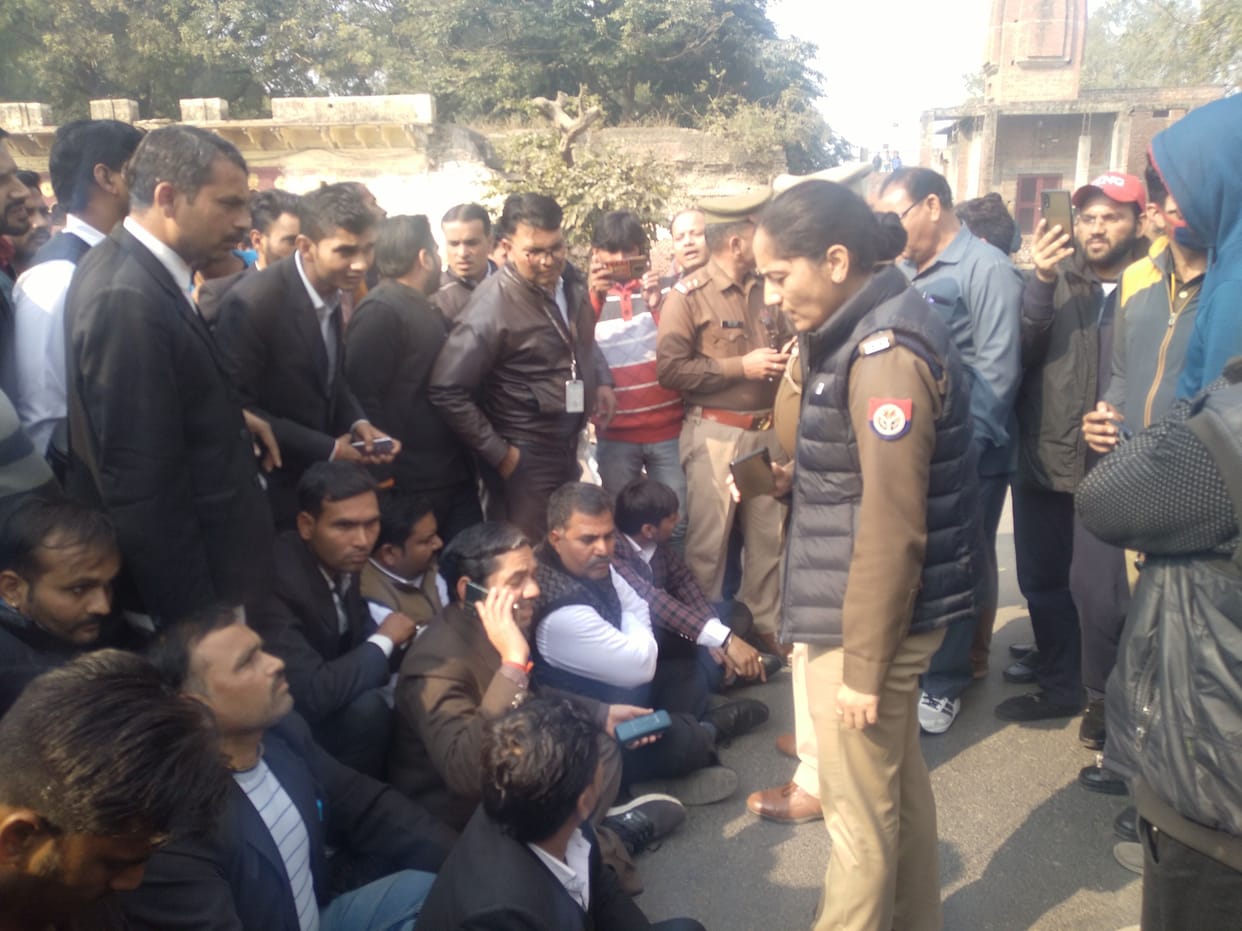 Hathras: Lawyer injured in policeman's car, uproar