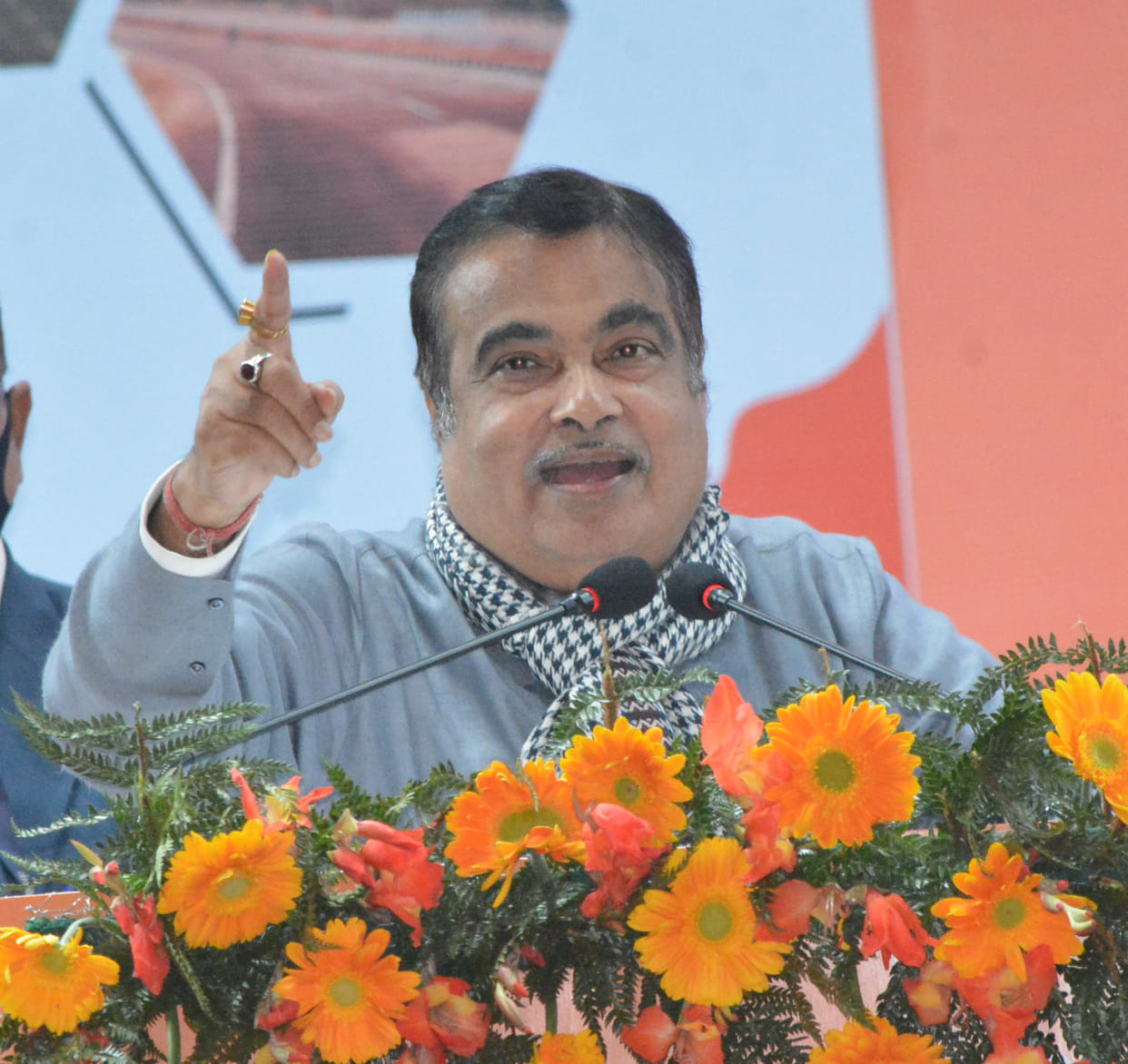 Farmers increase income by changing cropping system: Gadkari