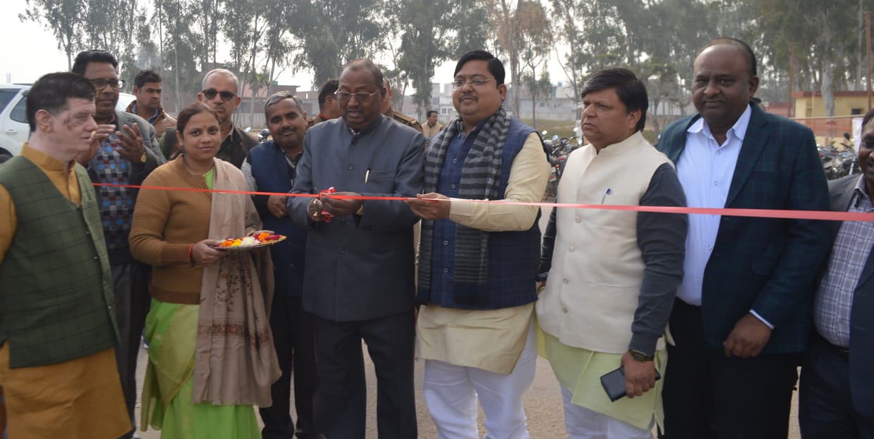 Hathras: Farmers honored, informed about government schemes