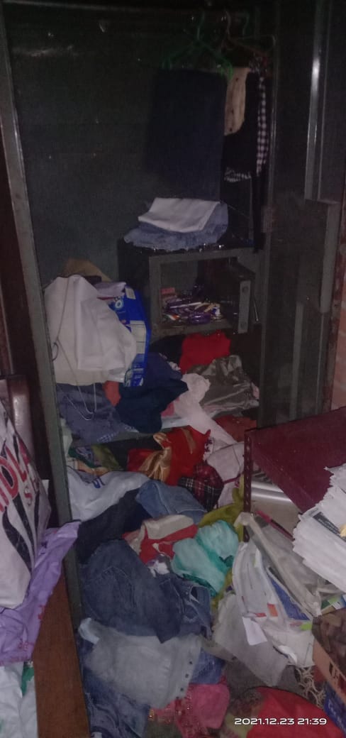 One and a half lakh cash and jewelery stolen from closed house