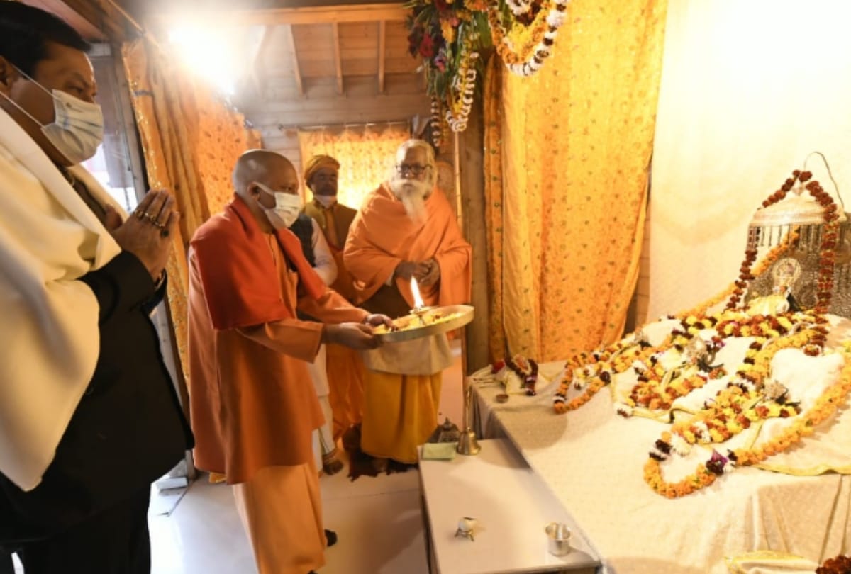 Ayodhya: Yogi inaugurated Shri Ram Satsang Bhawan, performed aarti after worshiping at Ramlala and Hanuman Garhi