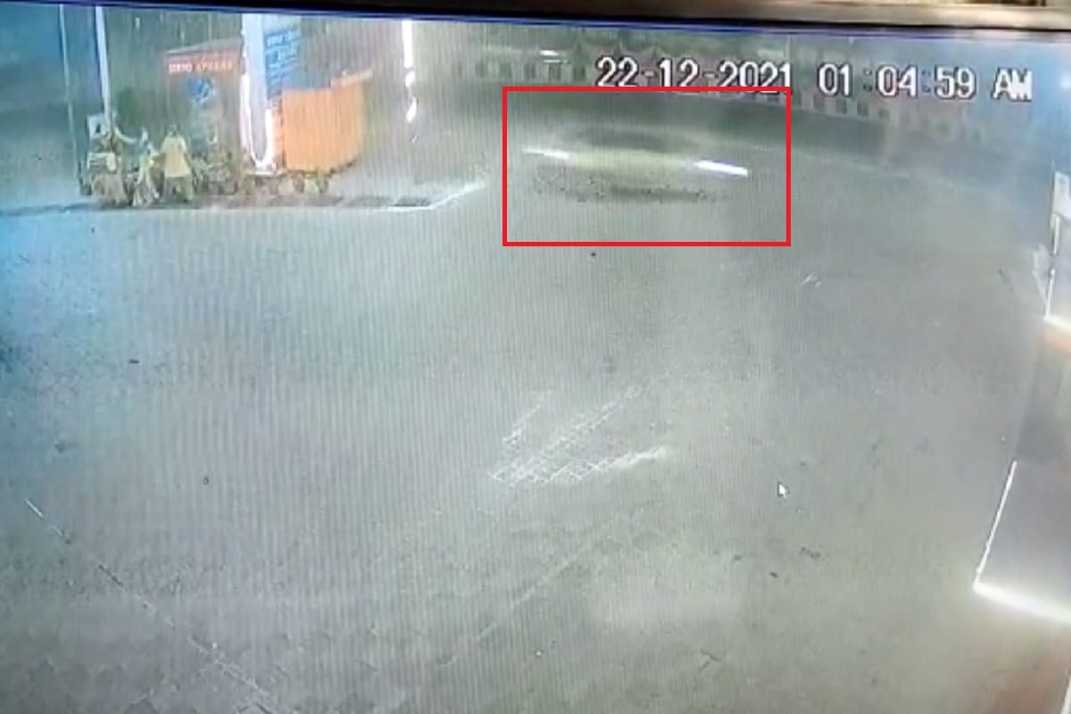 Meerut News: Police have recovered a cctv video of car accident after two student death and see photos