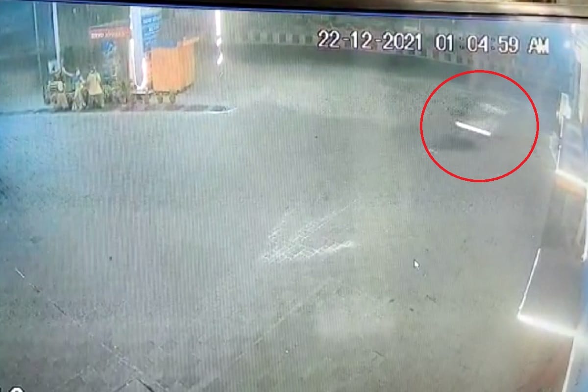 Meerut News: Police have recovered a cctv video of car accident after two student death and see photos